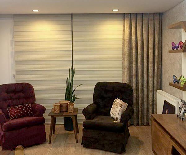 مقایسه پرده زبرا و پرده هازان| مقایسه پرده زبرا و پرده هازان: کدام یک برای خانه شما مناسب‌تر است؟| زبرا خرید پرده مناسب محیط اداری